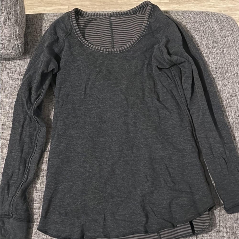 Lululemon reversible long sleeve, size 6